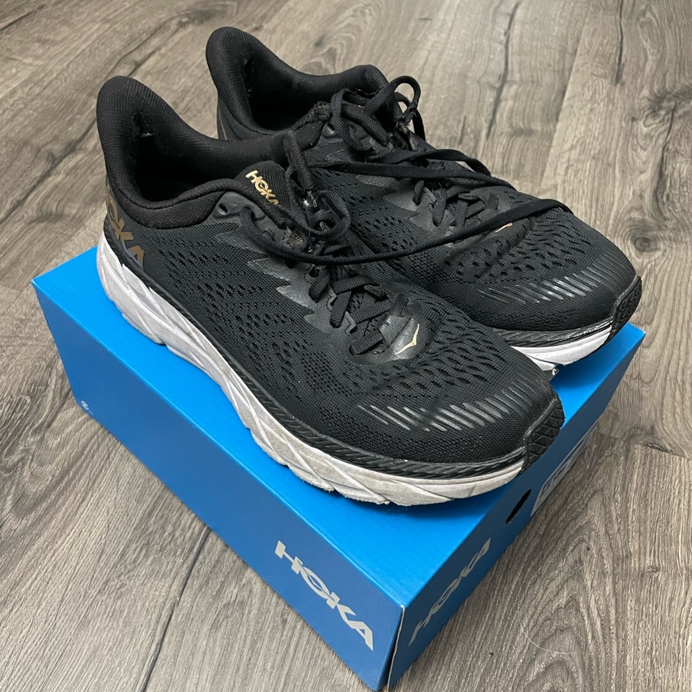 Women's Hoka One One Clifton 7 Black/Bronze Mesh - Size 8.5